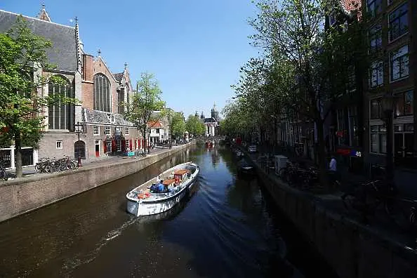 Амстердам въведе допълнителни такси за нощувките на туристи