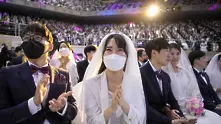 Снимка на седмицата: Масова сватба в Южна Корея въпреки коронавируса 