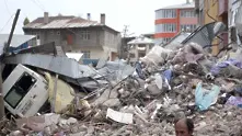 43-ма спасени до момента в Турция изпод развалините на рухнали сгради