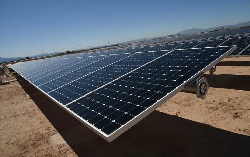 Соларните панели могат да произвеждат енергия и през нощта