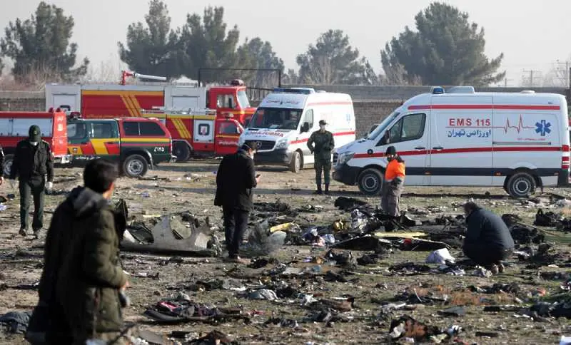 Украинският самолет, свален край Техеран, е бил поразен от две ракети