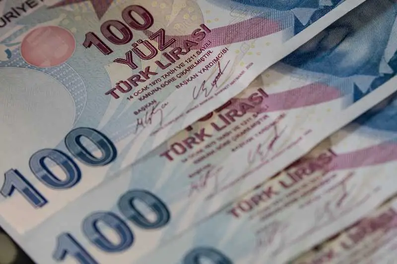 Турската лира се обезцени до близо едногодишен минимум