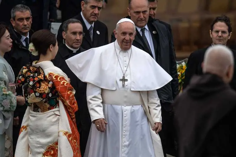 Папа Франциск е болен, отмени планирана за днес меса с римски свещеници
