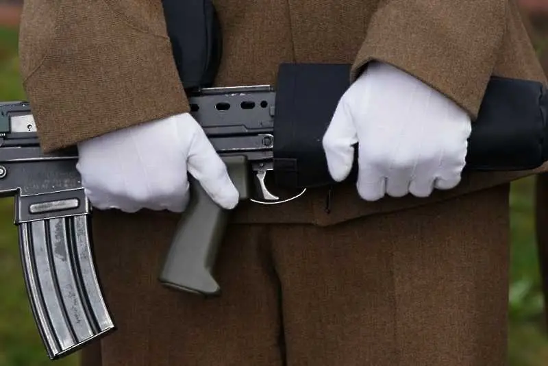 Германия затяга правилата за притежаване на оръжие след стрелбата в Ханау