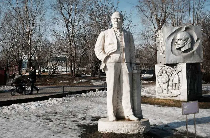Издигат първи паметник на Ленин в Западна Германия