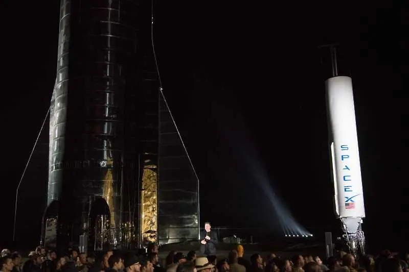 SpaceX стартира производство на медицински материали