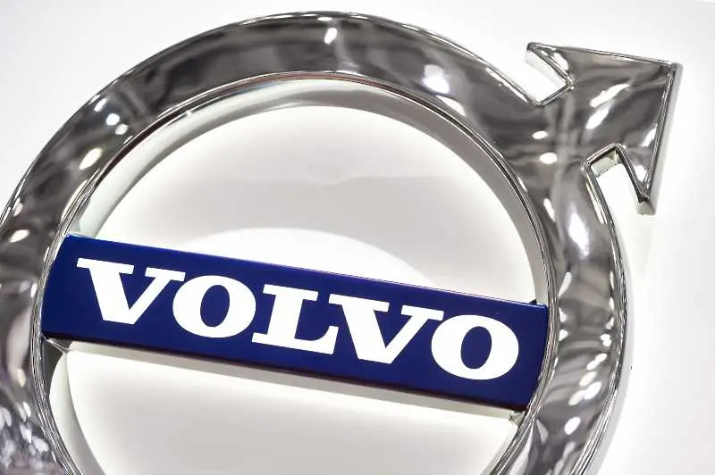 Volvo освобождава временно 20 хил. души от заводите за камиони