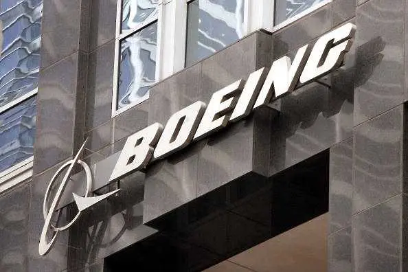 Шефовете на Boeing се отказват от заплатите си до края на годината