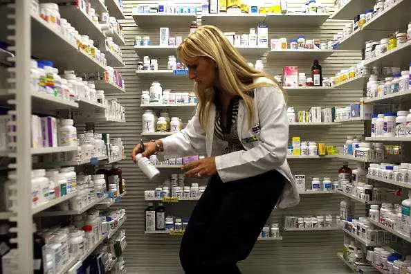 Аптеките ще отпускат лекарствата по здравна каса само по рецептурна книжка