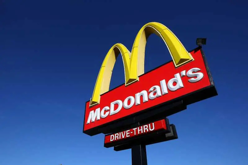 McDonald’s затваря всички ресторанти във Великобритания и Ирландия