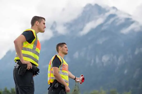 Австрия затвори границите си за преминаване с автомобили