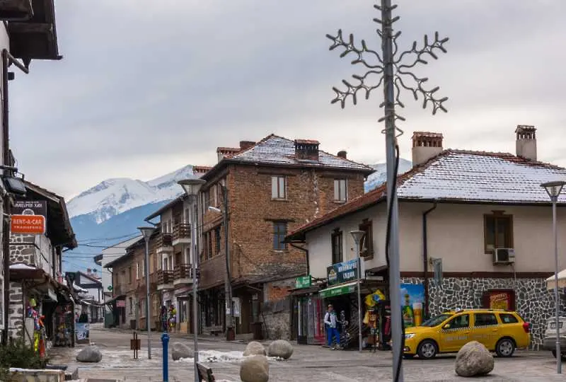 Спешно настаниха в хотел 200 туристи в Банско, които се оказаха на улицата
