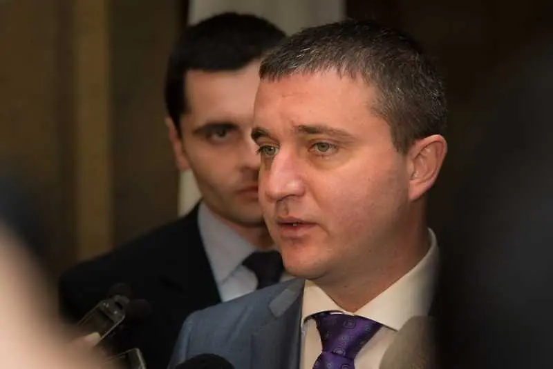 Горанов: Засега не се налага  предоговаряне на кредити и промяна на банковите такси