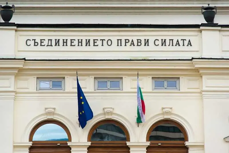 Парламентът одобри удължаването на извънредното положение до 13 май