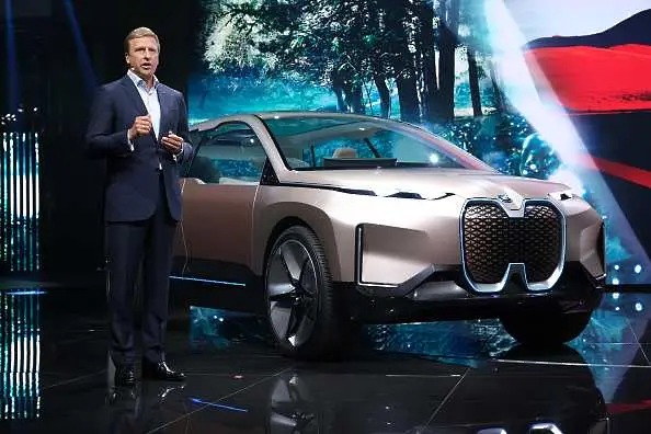 Шефът на BMW има план за мирен съюз между опазване на климата и възстановяване на икономиката