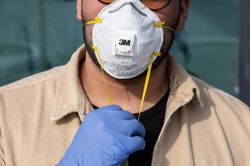 Световната здравна организация все още препоръчва носенето на маска само, ако си болен