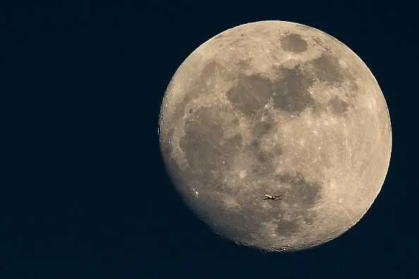 НАСА ще строи телескоп в лунен кратер
