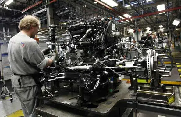 Френското машиностроене се събужда, над половината от компаниите подновиха работа