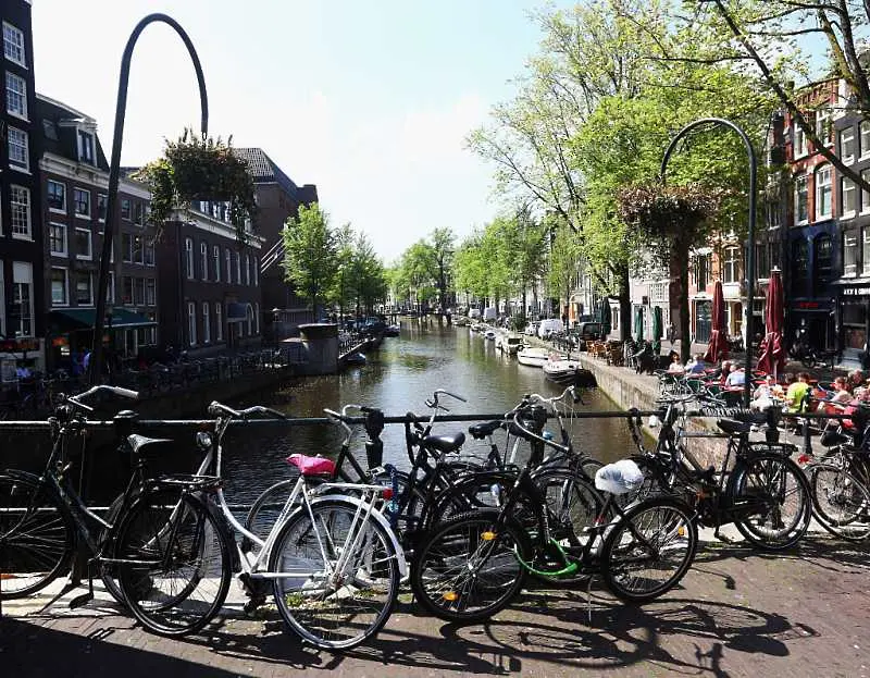 Амстердам забранява частните лодки в централните плавателни канали