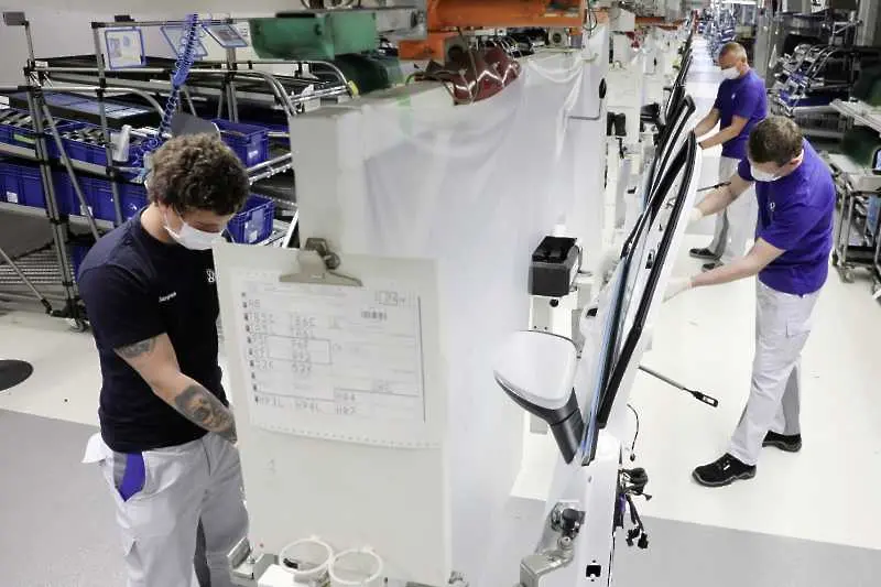 С план от 100 точки за защита Volkswagen започва поетапно възобновяване на производството си