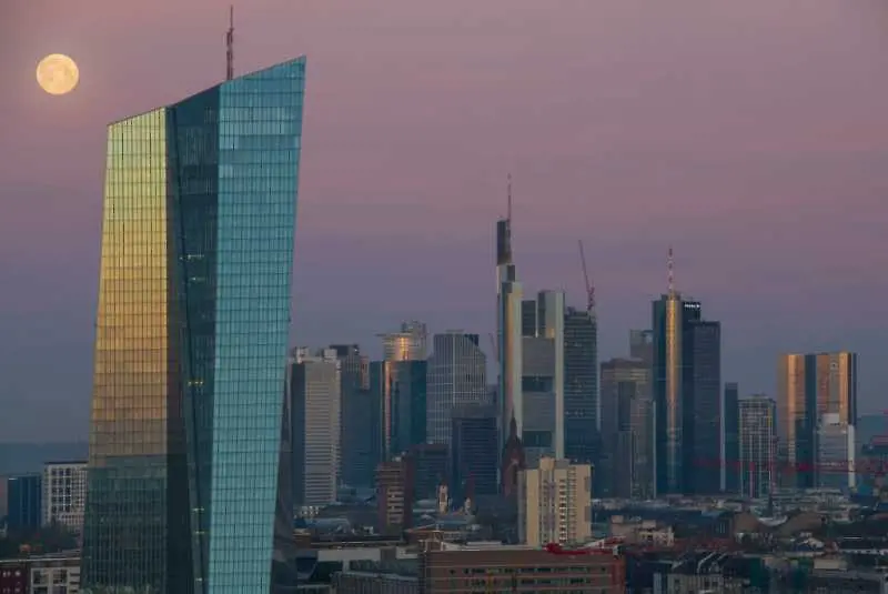 Ще опре ли ЕЦБ до хеликоптерни пари?