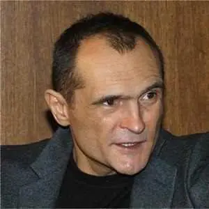 Васил Божков публикува своя кореспонденция с потребител на име Vladi Goranov
