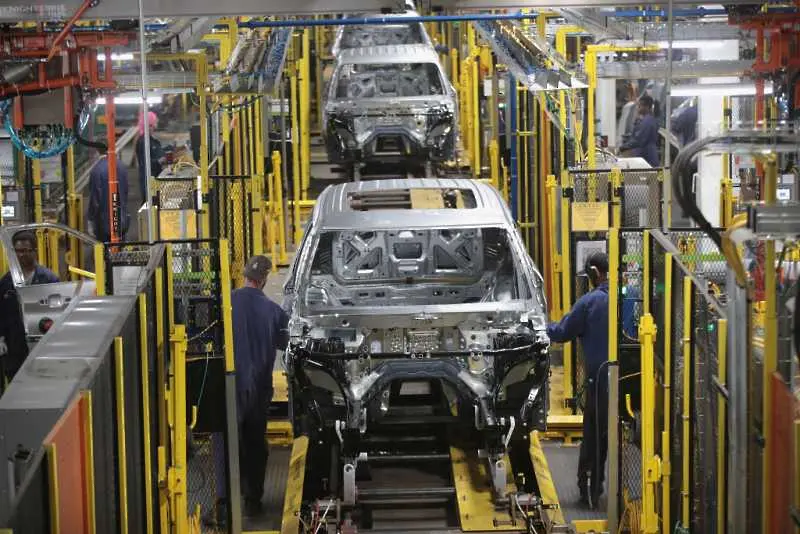 Испанската автомобилна индустрия - все още без разписан план за помощ за сектора