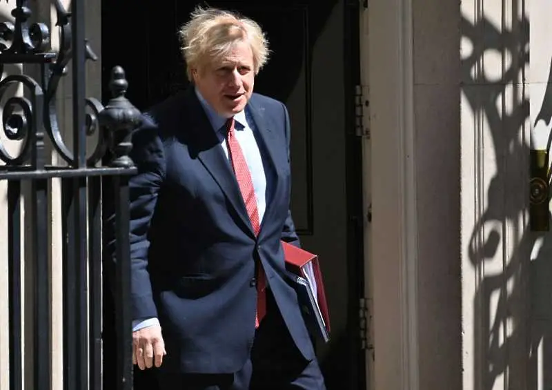 Партията на Борис Джонсън губи рейтинг заради скандала с  неговия съветник