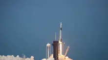 SpaceX и НАСА успешно изстреляха капсулата „Дракон“ в орбита