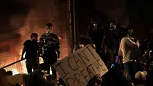 Нова нощ на протести, прераснали в насилие и сблъсъци в САЩ