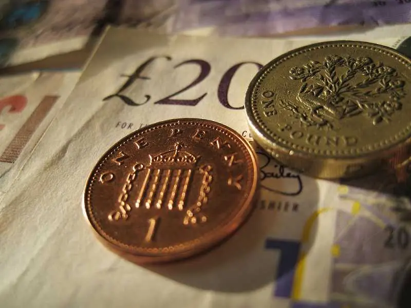 Британският паунд се превръща в аутсайдер във валутния свят