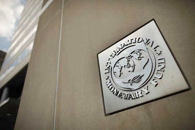 МВФ предупреди за опасността от изобилие на евтини пари и жестоки корекции на пазарите