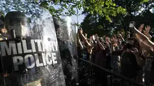 Американските власти се борят с протестиращите вече седмица