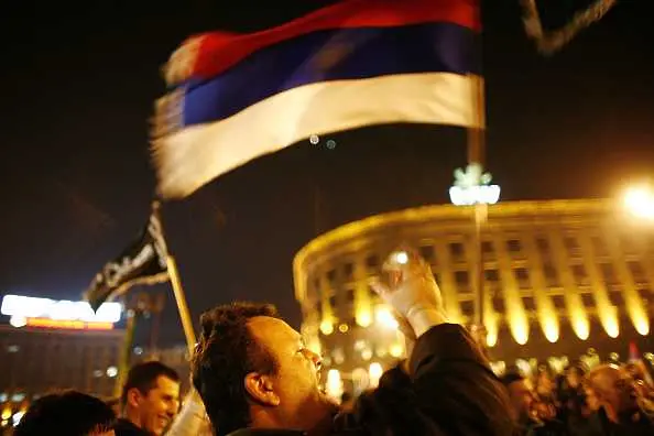 Втора нощ на тежки сблъсъци в Сърбия
