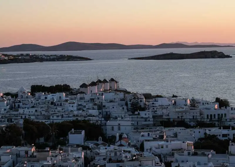 „Калимера, туристи“: Как Гърция рекламира летния си сезон?