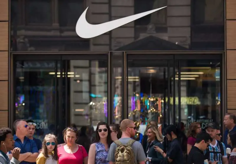 Nike отчита тримесечна загуба след принудителното затваряне на магазини