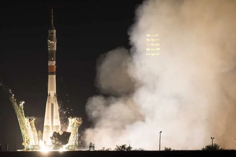 Русия изпраща двама космически туристи до МКС през 2021-ва