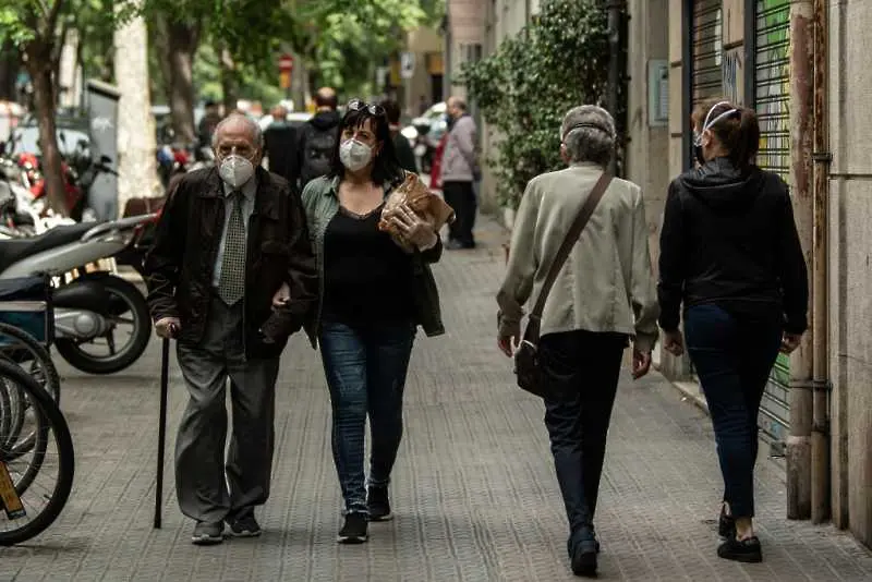 В Гърция маските вече се задължителни във всички затворени обществени места 