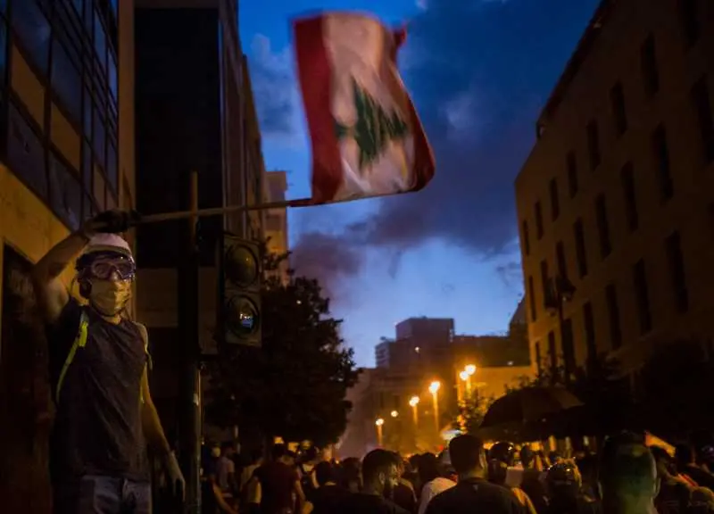 Три квартала в Бейрут се обединиха в яростта си срещу управляващите