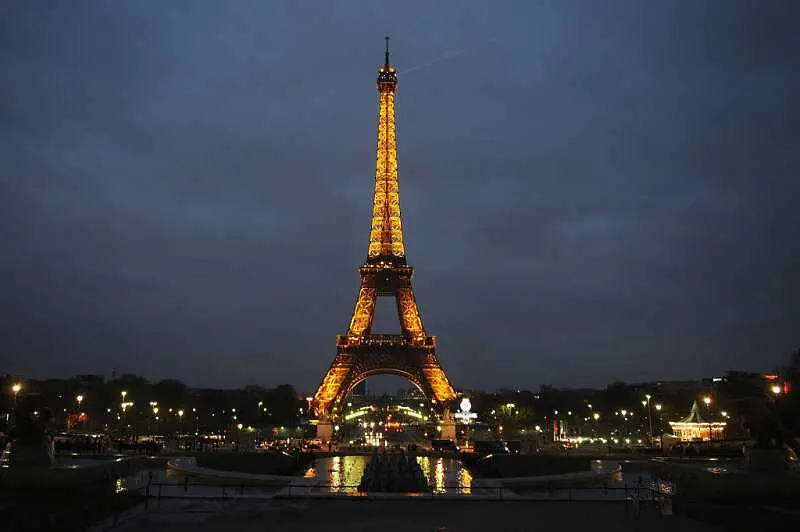 Френската икономика отбеляза рекорден спад от 13,8%
