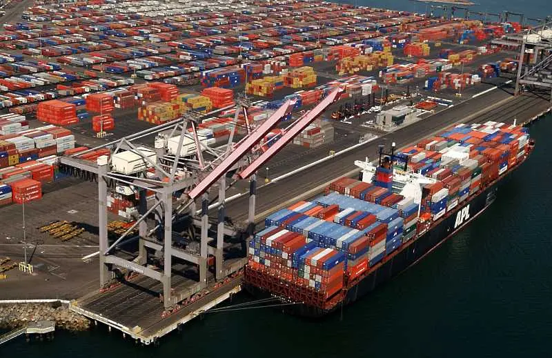 СТО прогнозира свиване на глобалната търговия с 13%