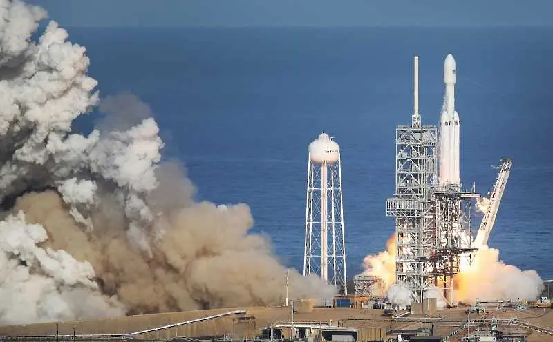 SpaceX изпраща още трима астронавти в Космоса