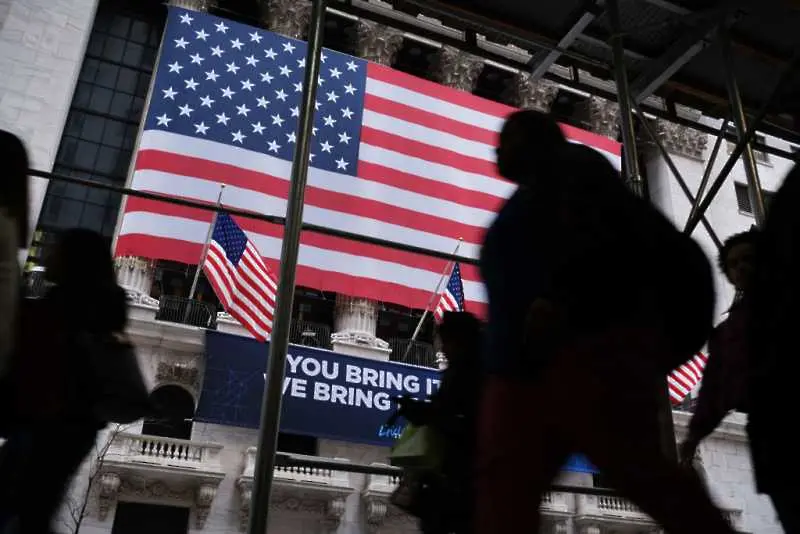 Историческият спад на икономиката на САЩ през второто тримесечие бе ревизиран надолу до 31,7%