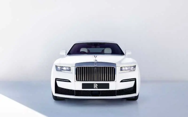 Завръща ли се търсенето на луксозни автомобили? Rolls-Royce представи нов модел за 280 000 евро