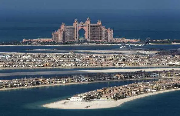 Дубай ухажва богати чужденци над 50-те с нови правила