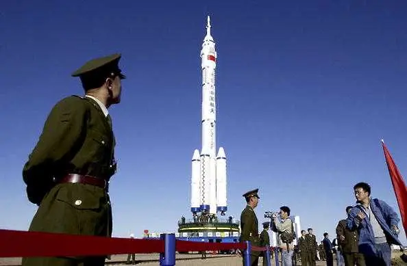 Китай с редовни космически полети до 2045 година