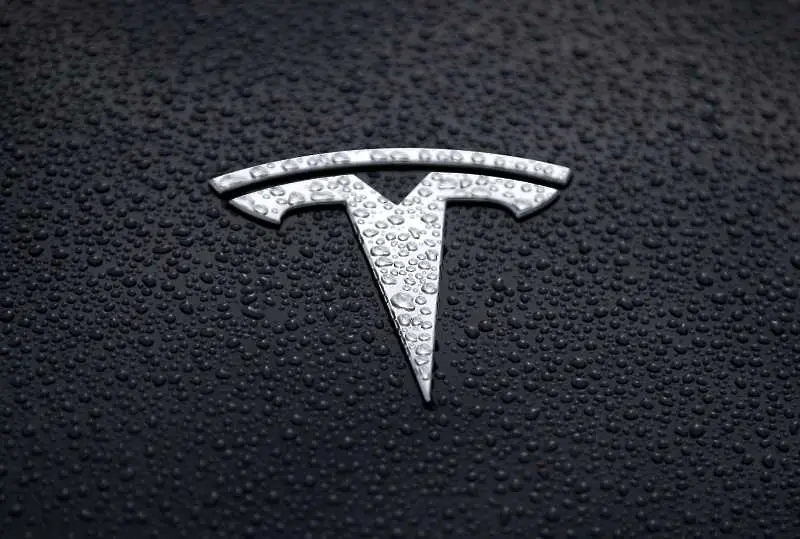 Tesla осъди бивш служител за саботаж