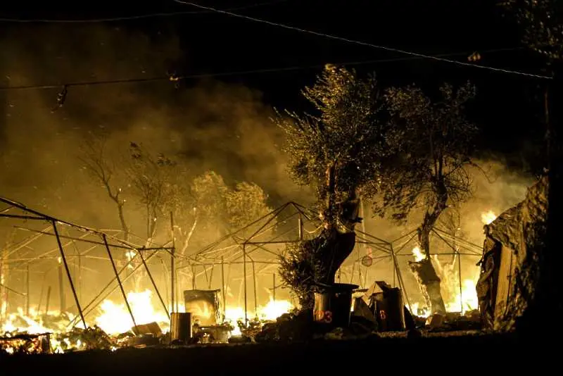Нов пожар е избухнал в мигрантския лагер Мория на остров Лесбос