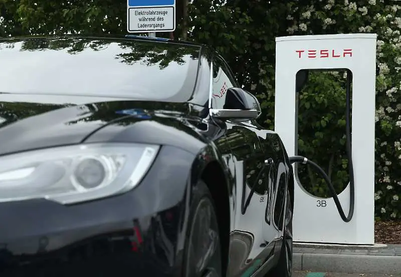 Tesla пуска бързо зареждане на електромобили в Берлин