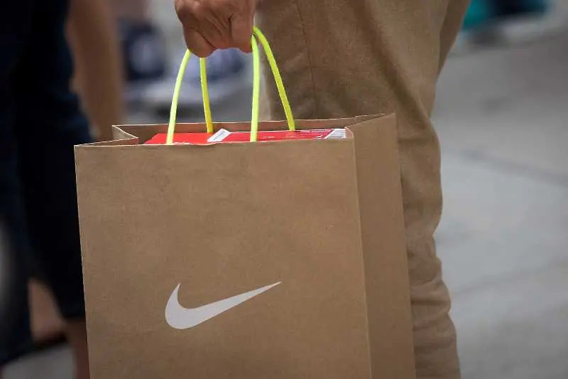 Nike не очаква клиентите да се върнат в магазините